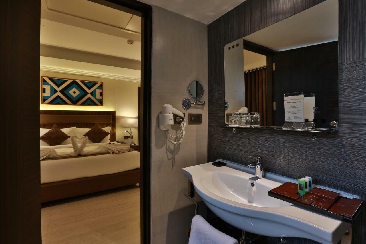 Hotel Luminara Kochi Exterior photo